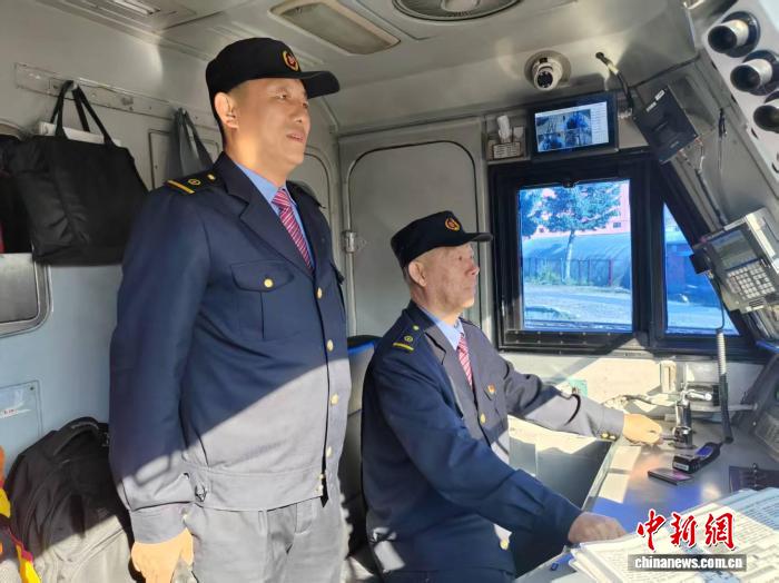 与新中国同龄的慢火车：用最慢速度守护山民的温暖期盼