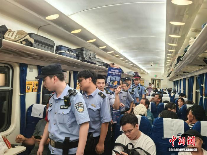 铁路上的流动“枫景线”：杭州乘警支队守护平安出行