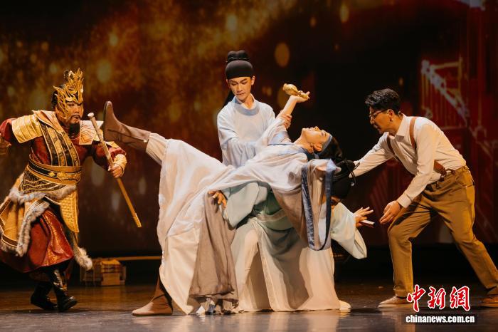 宁夏银川首演《举杯贺兰山》：葡萄酒主题乐舞诗剧引爆文化热潮