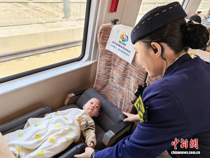 哈铁“向阳花”情暖2400公里出行路