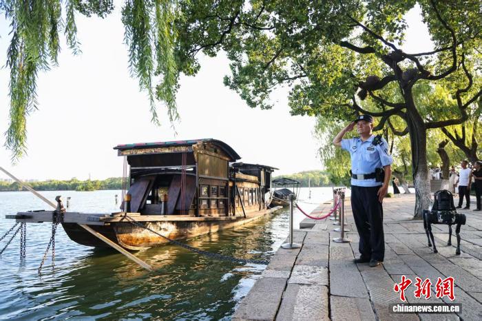 南湖红船畔警号045689的云交接：科技与传承共筑平安