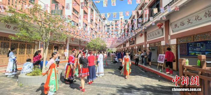 福建永安青水畲寨：国庆假期非遗文化引爆旅游热潮