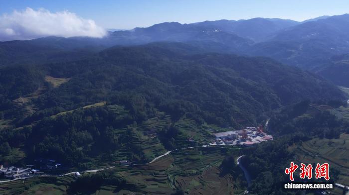 大瑞铁路高黎贡山隧道：400余名建设者地下765米攻坚