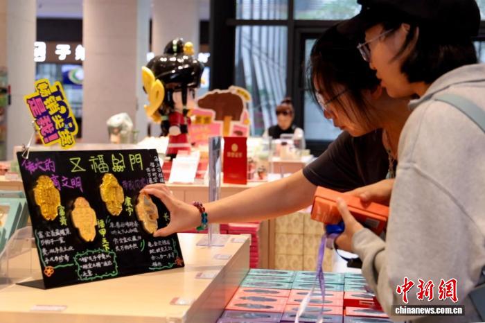 长假观展热带动文创消费 殷墟博物馆成文化“打卡地”