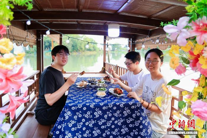 浙江德清千年鱼汤饭盛宴：民俗文化引爆假日旅游热潮