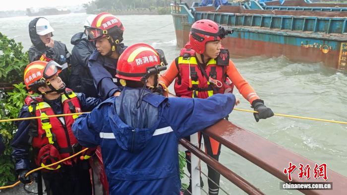 海南消防全力应对台风‘麦德姆’：群众转移与险情处置纪实
