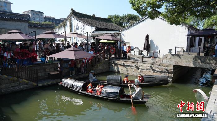 鲁迅故里乌篷船