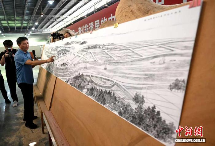 郑春辉展示京杭大运河创作草图