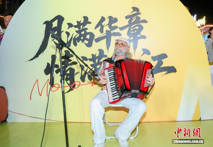 文化观察：在华外国人如何共庆中秋佳节？