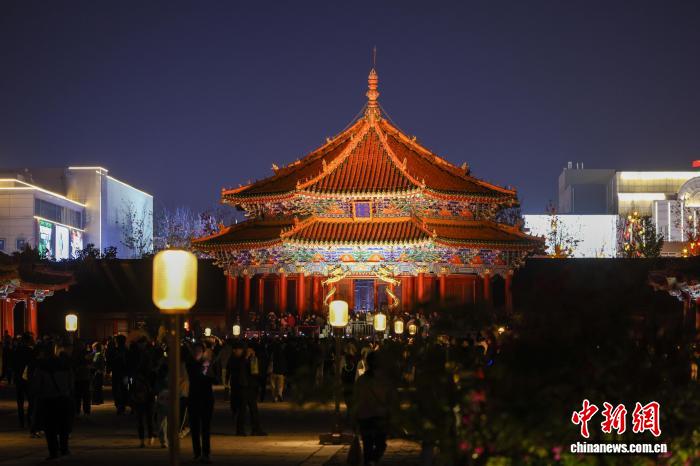 沈阳故宫夜场人流如织