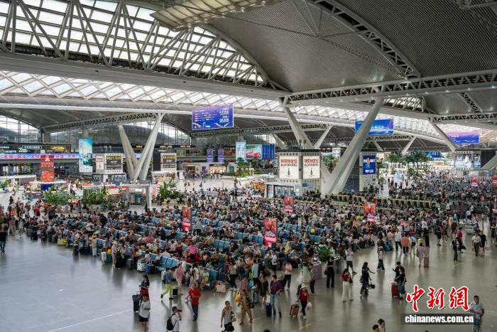 国铁广州局10月8日迎返程高峰 预计发送旅客超283万