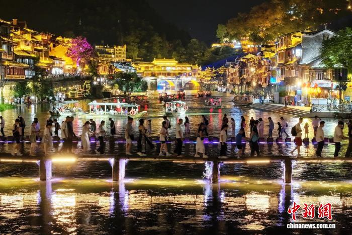 国庆中秋双节同庆 湖南文旅市场迎近4000万游客热潮