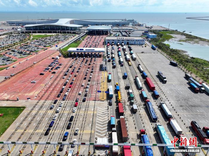 2025双节假期琼州海峡客滚运输：双台风下保障安全畅通