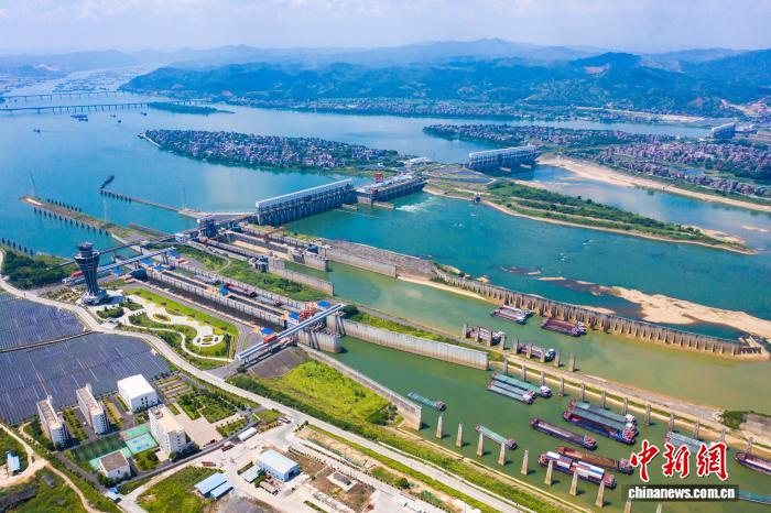 2025国庆中秋假期：西江航运干线通航安全有序，应对双重考验