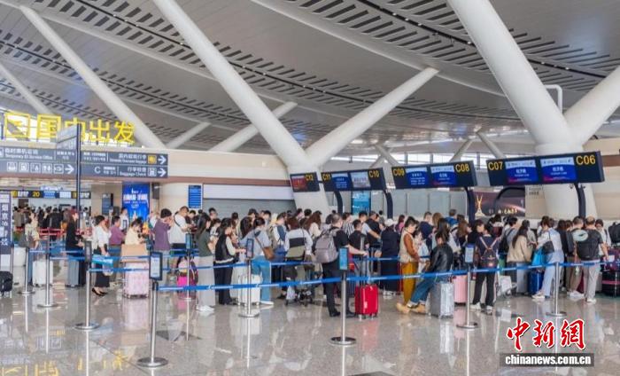 国庆中秋双节烟台机场出入境客流增长22%，热门航线全面恢复