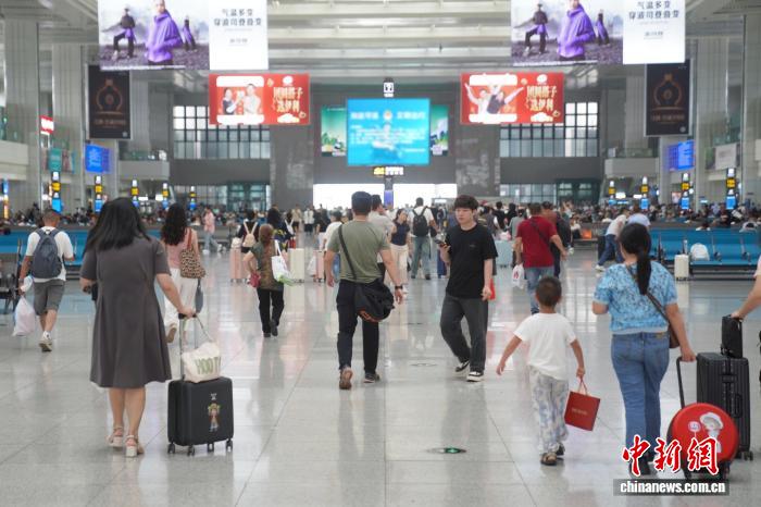 国庆中秋假期 重庆火车站累计发送旅客252.9万人次