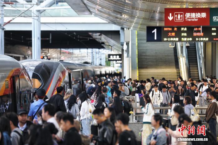 云南铁路国庆中秋假期发送旅客逾363万人次
