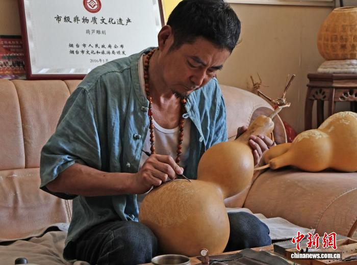 烟台葫芦雕刻大师宋玉良：巧手雕琢八仙过海传奇