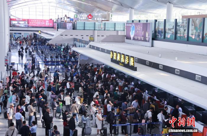 宁夏机场国庆中秋假期旅客吞吐量达30.37万人次 创历史新高