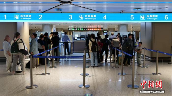 哈尔滨太平机场国庆中秋出入境外籍旅客激增66.5%