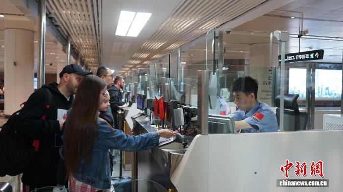 国庆中秋双节期间北京大兴机场口岸入境外国人激增近六成