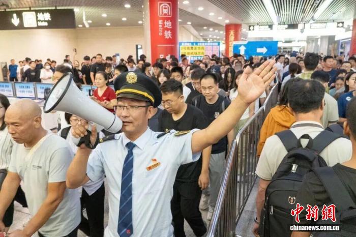 天津地铁双节假期客流破1712万 多个站点创历史新高