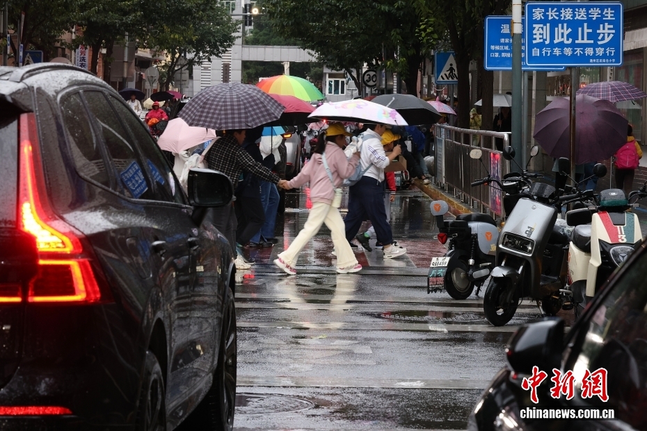 南北方温差大揭秘：北方降温降雨，南方高温持续原因解析