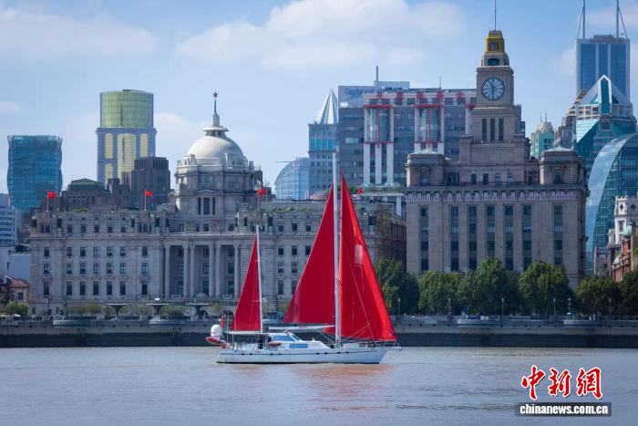 中国船长翟墨启航：首度沿南极圈环航南极洲创历史