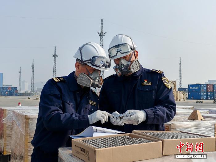 大窑湾海关监管退运洋垃圾59.5吨