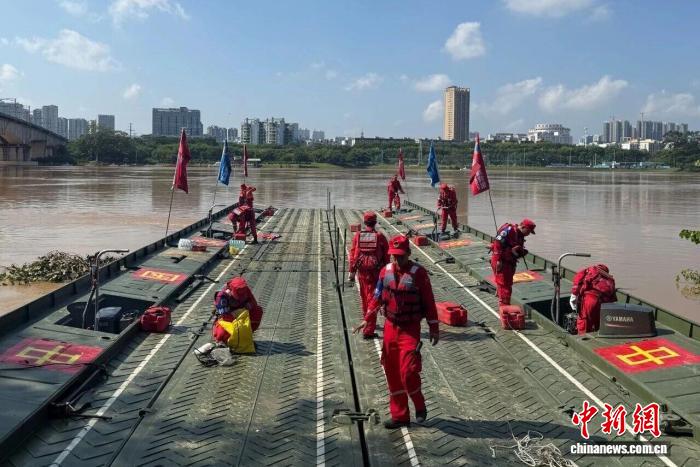南宁抗洪纪实：专业救援力量守护邕江安全防线