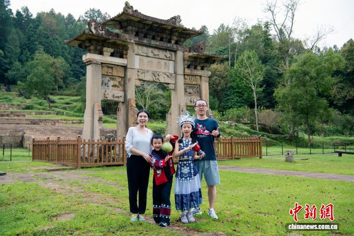 湖北咸丰唐崖土司城：国潮旅拍引领传统文化新风尚