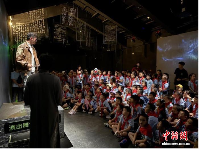 重庆红岩红剧场：沉浸式研学点燃青少年红色精神传承