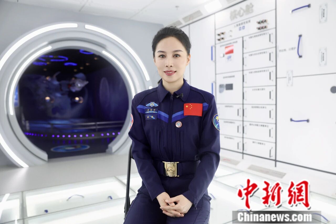 中新社专访王亚平：“摘星”路上，“她力量”不可替代