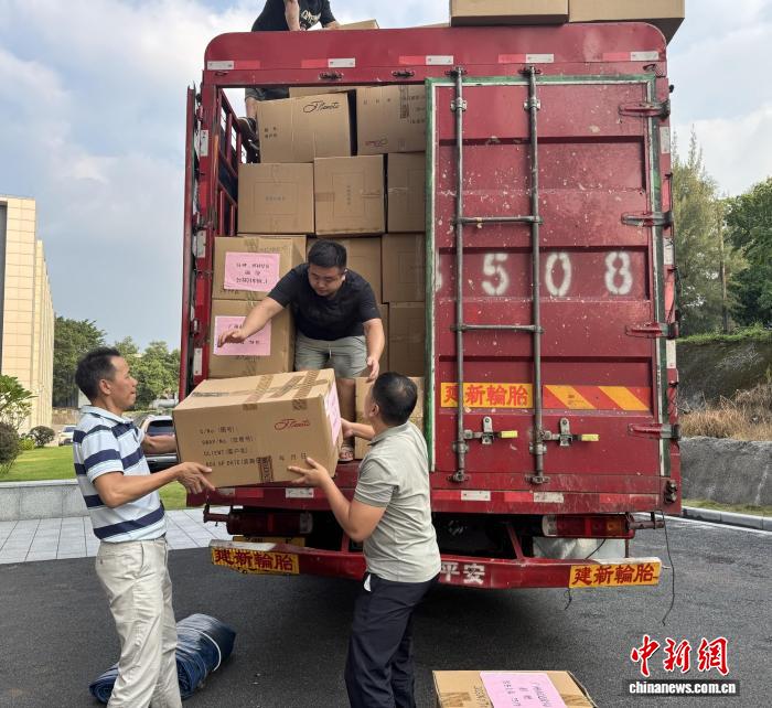 穗藏同心暖高原：广州3万件御寒物资驰援波密传递温暖
