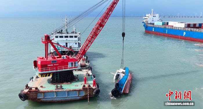 “沪搜-2025”商渔船碰撞综合搜救演练在上海洋山港举行