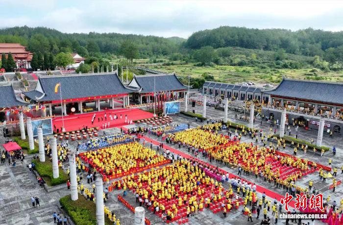 第三十一届客家文化节启幕 四海客裔石壁寻根共缅祖德