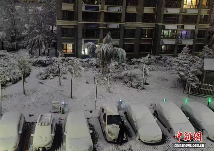 宁夏气温骤降 多地迎来今秋首场降雪