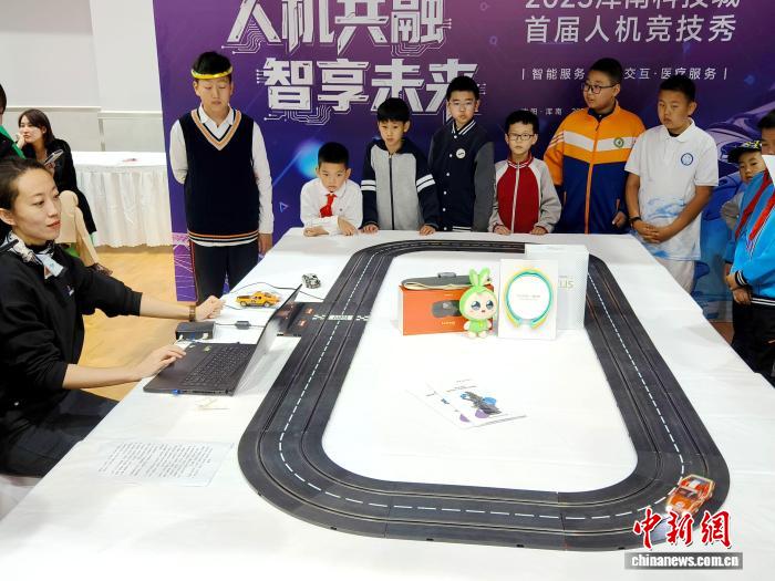 沈阳浑南科技城2025首届人机竞技秀：人机共融 智启未来
