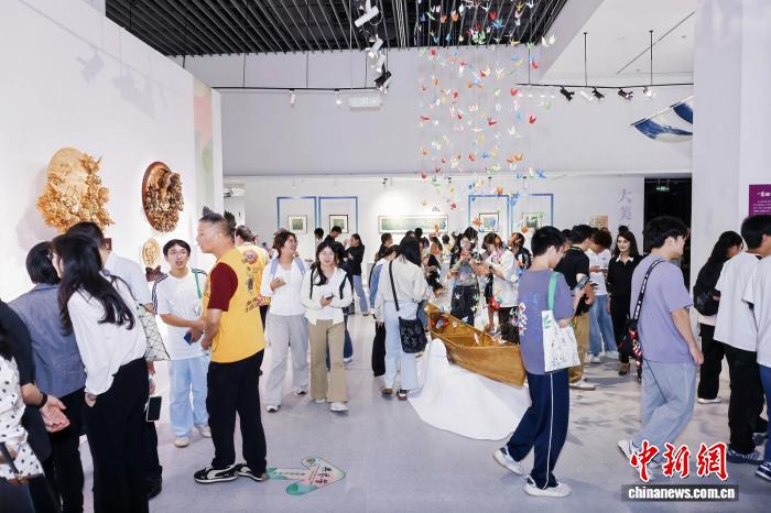 浙江举办残疾人艺术展 多元艺术共绘‘共融’新篇章
