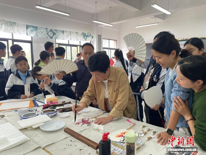民进中央开明画院讲师团在织金县创作