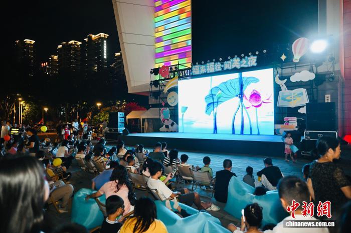 福州举行“书”适奇妙夜活动 沉浸式阅读成焦点