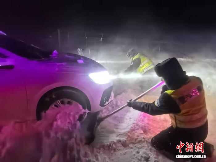 白毛风救援现场