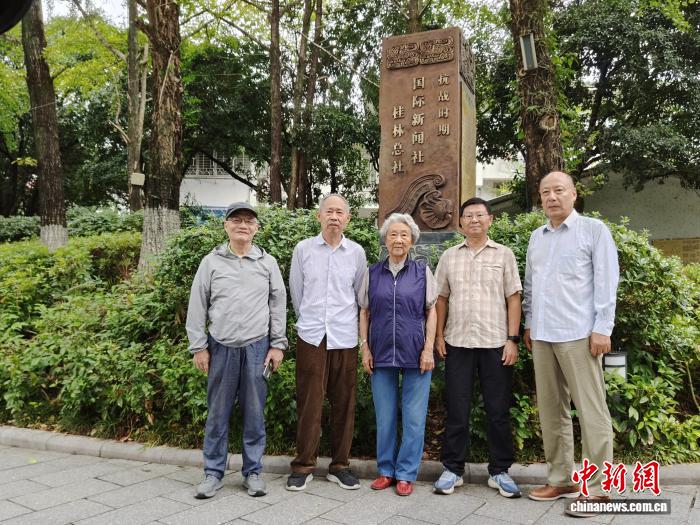 抗战80周年：国际新闻社后人桂林追寻先辈足迹