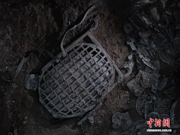 三星堆遗址7号祭祀坑出土的龟背形网格状器