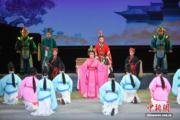 新加坡海南协会琼剧团海口献演：乡音传情共谱文化新篇