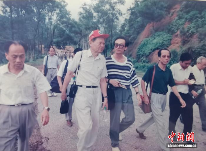 广西电影人忆杨振宁：捐赠史料助力抗战影片拍摄