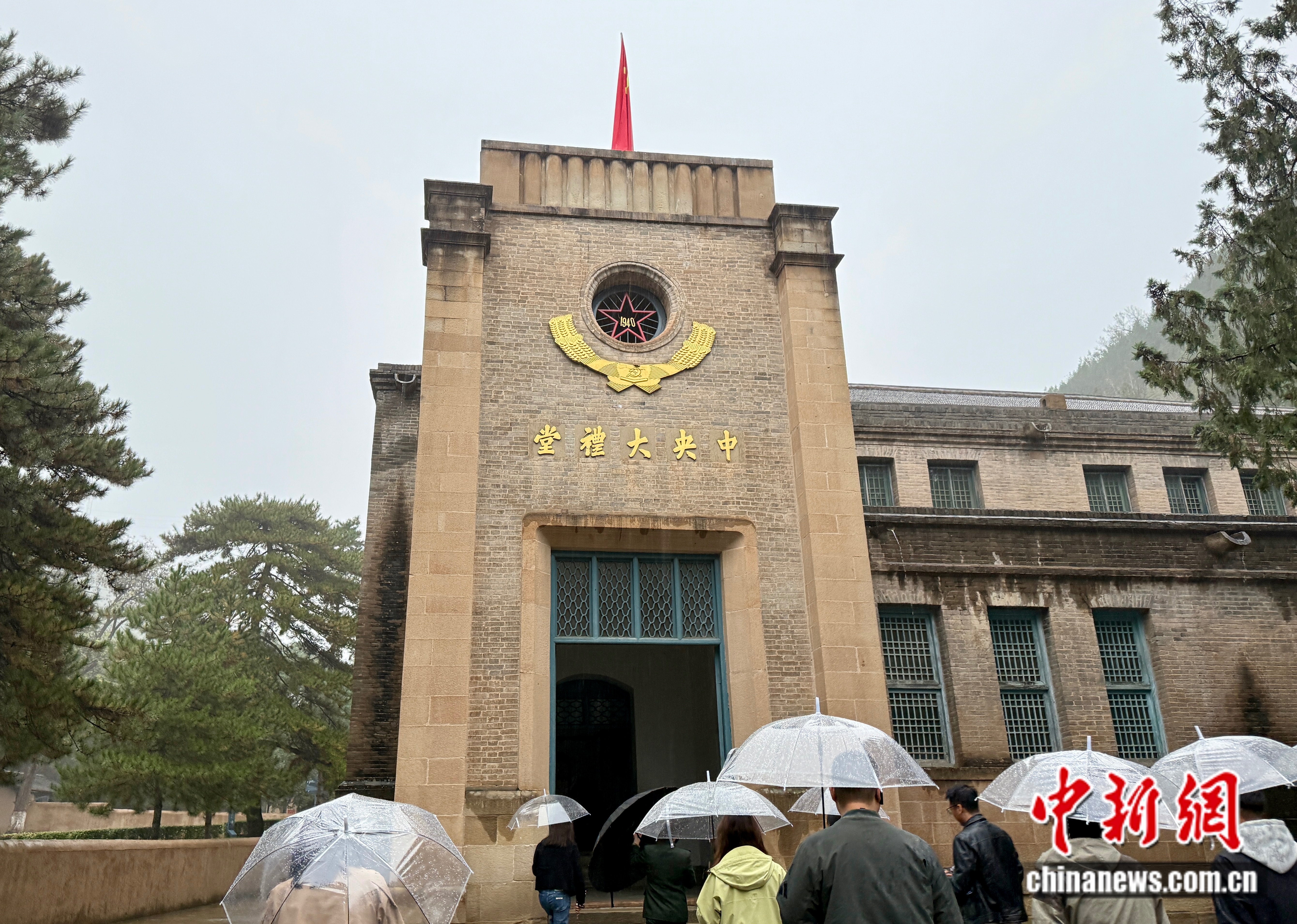 红星照耀中国：延安的蜕变与新生