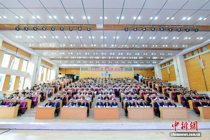 2025中法医学教育年会昆明启幕 中法合作医学院揭牌