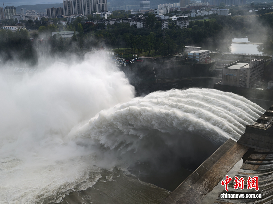 行走江河看中国 | 汉江秋汛“轮番考” 科学调度交出安澜硬核答卷