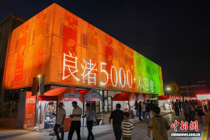 良渚文创市集夜景